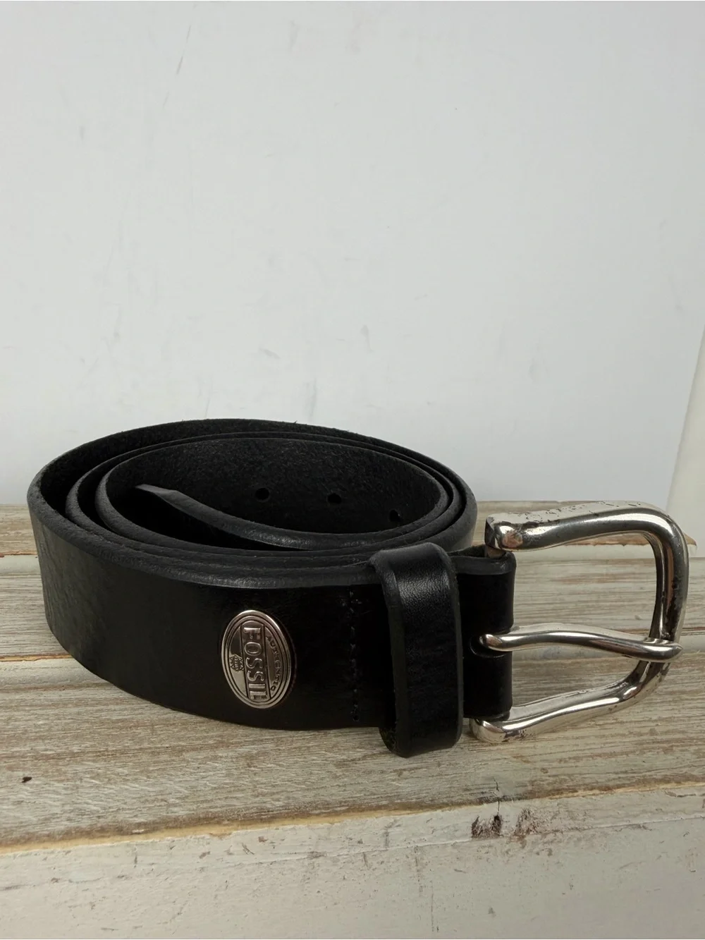 Fossil black genuine leather belt oval Fossil logo plate silver tone buckle 36